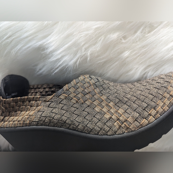 Steve Madden Betsi Bronze Slip ons 9 - Picture 3 of 7